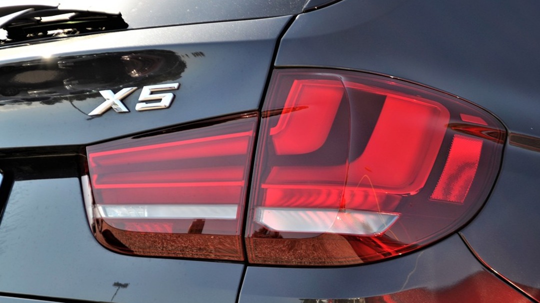 BMW Serii X5. Co korzystniejsze – leasing czy samochód używany?